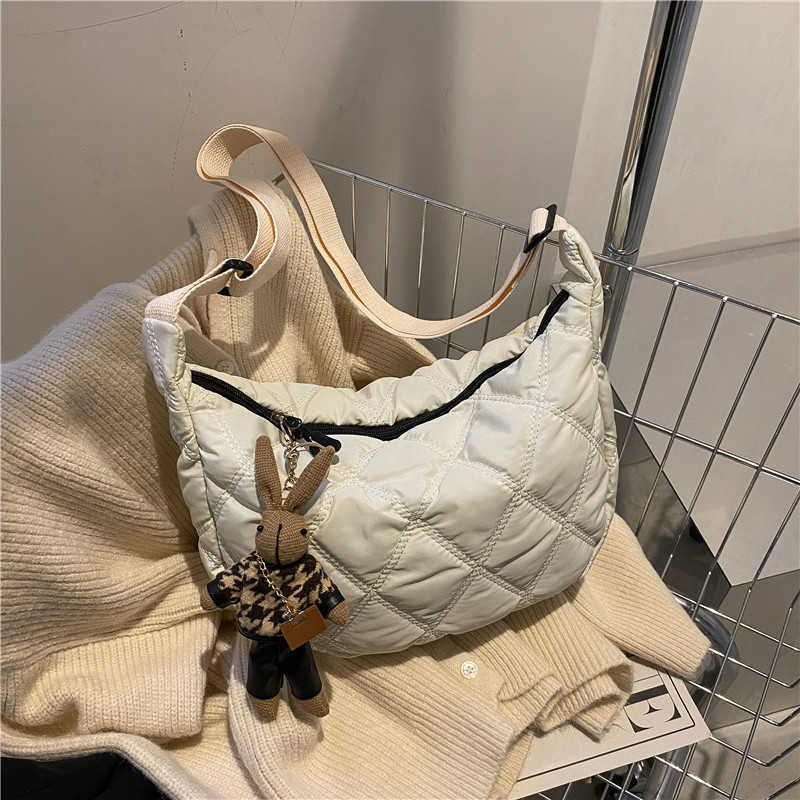 top Lingge Embroidery Thread Women Shoulder Bags Large-capacity Fashion Crossbody Bags New Underarm Dumpling Bags Pendant Bags 230308, White pendant
top Lingge Embroidery Thread Women Shoulder Bags Large-capacity Fashion Crossbody Bags New Underarm Dumpling Bags Pendant Bags 230308, White pendant