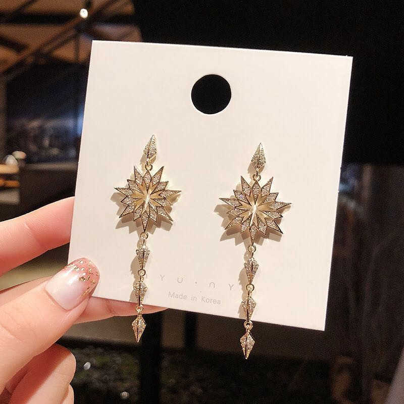 Dangle Chandelier Simple Tassel Hollowed Out Seven Corner Personalized Earrings For Women Fashion 2021 Thin Star Face Sweet Beauty Earring G230313
Dangle Chandelier Simple Tassel Hollowed Out Seven Corner Personalized Earrings For Women Fashion 2021 Thin Star Face Sweet Beauty Earring G230313
