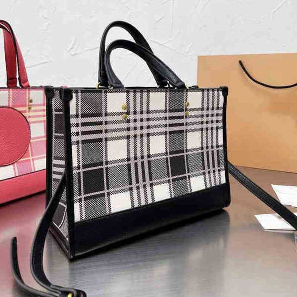 Totes High Capacity Tote Bags Wome Fashion Handbag Shoulder Plaid Stripes Leather Designer Brand Crossbody Female Clutch 220309, Pink
Totes High Capacity Tote Bags Wome Fashion Handbag Shoulder Plaid Stripes Leather Designer Brand Crossbody Female Clutch 220309, Pink