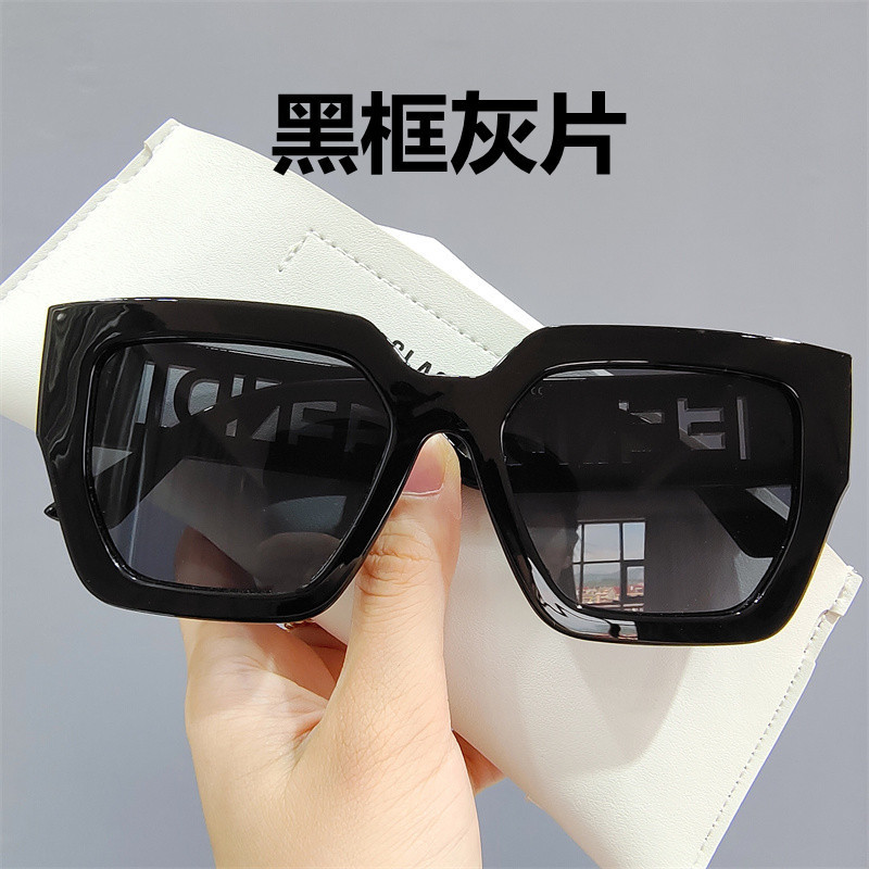 Women's Summer Sunglasses with Round Face and Big Face 2023 New UV-proof Makeup Artifact Sunglasses Womens Fashion Luxury brand Letter wide frame Designer Glasses Box
Women's Summer Sunglasses with Round Face and Big Face 2023 New UV-proof Makeup Artifact Sunglasses Womens Fashion Luxury brand Letter wide frame Designer Glasses Box