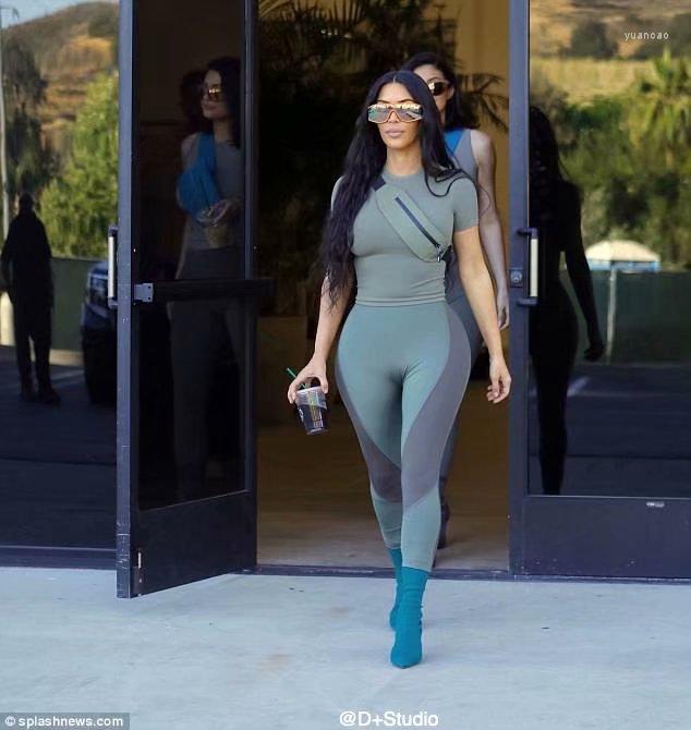 Women' T Shirts Ins Retro Kim K Same Old Color Tight Round Neck Short Sleeve T-shirt Yoga Fitness Top, Dark grey
Women' T Shirts Ins Retro Kim K Same Old Color Tight Round Neck Short Sleeve T-shirt Yoga Fitness Top, Dark grey