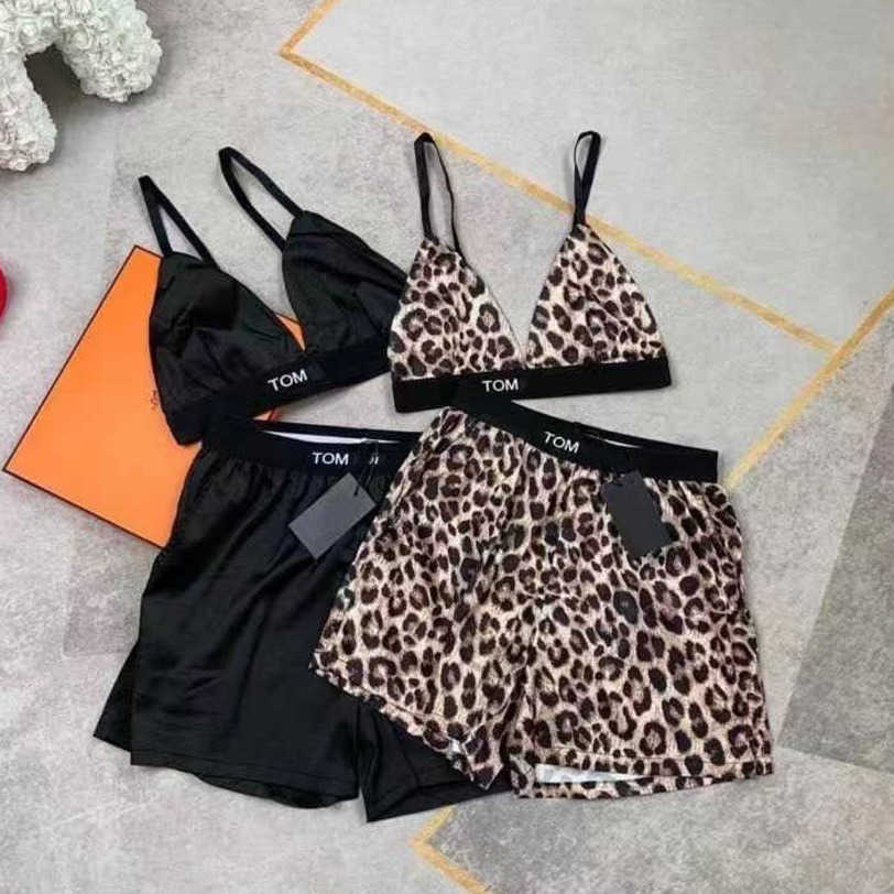 23ss designer women brand yoga suit bikini swimsuit Fashionable versatile temperament slimming women clothing a1, Purple
23ss designer women brand yoga suit bikini swimsuit Fashionable versatile temperament slimming women clothing a1, Purple
