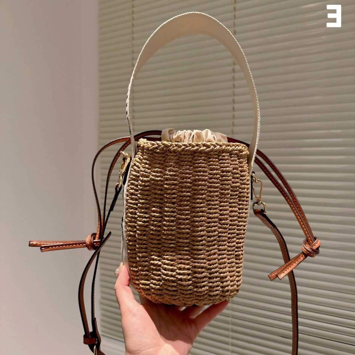 woody Designer Tote Bag Handheld Fashion Messenger Women's New Shoulder Straw Vegetable Basket Casual Versatile Makeup c 2BPJ
woody Designer Tote Bag Handheld Fashion Messenger Women's New Shoulder Straw Vegetable Basket Casual Versatile Makeup c 2BPJ