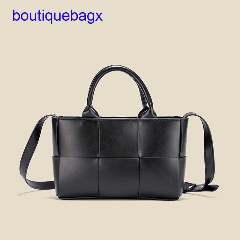 Luxury Bottegss Venetss Arco Evening Bags online store Women's 2023 New Fashion Woven Small Shopping Large Capacity Tote Handheld With logo D1FN, Black7
Luxury Bottegss Venetss Arco Evening Bags online store Women's 2023 New Fashion Woven Small Shopping Large Capacity Tote Handheld With logo D1FN, Black7