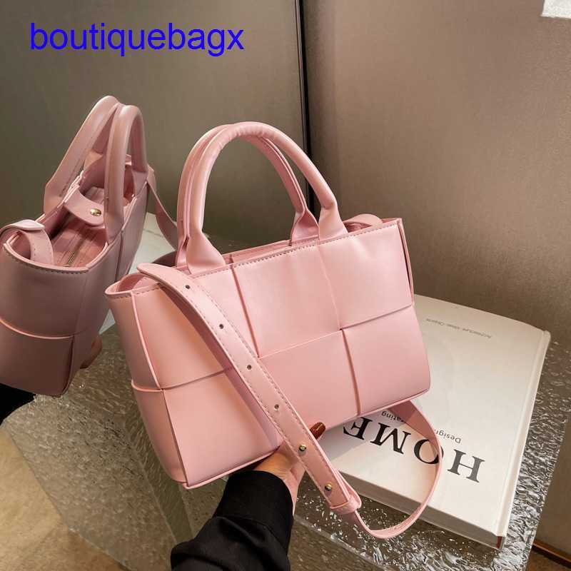 Luxury Bottegss Venetss Arco Evening Bags online store Leisure bag New trend women's in spring 2023 Fashion one-shoulder simple cr With logo 7P4S, Black7
Luxury Bottegss Venetss Arco Evening Bags online store Leisure bag New trend women's in spring 2023 Fashion one-shoulder simple cr With logo 7P4S, Black7