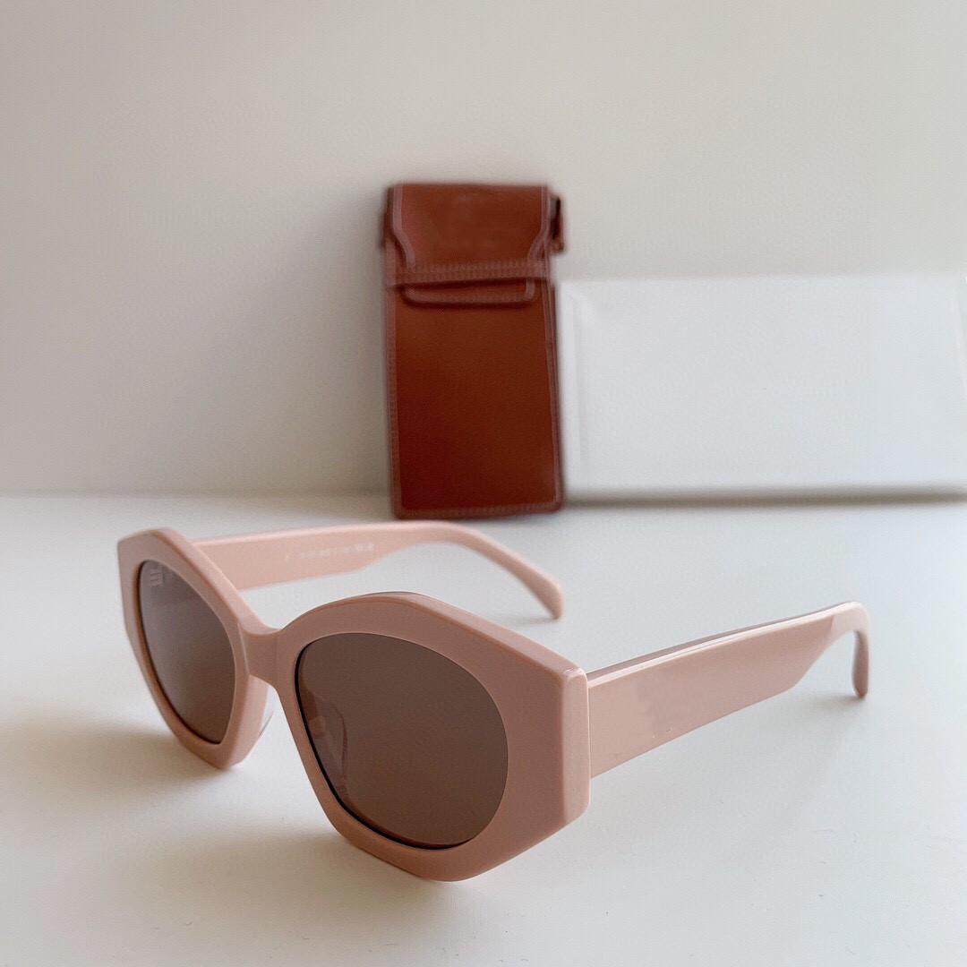 Pink Designer Sunglasses: High-quality, Classic Eyewear for Women - perfect for Outdoor & Beach Activities.
Pink Designer Sunglasses: High-quality, Classic Eyewear for Women - perfect for Outdoor & Beach Activities.