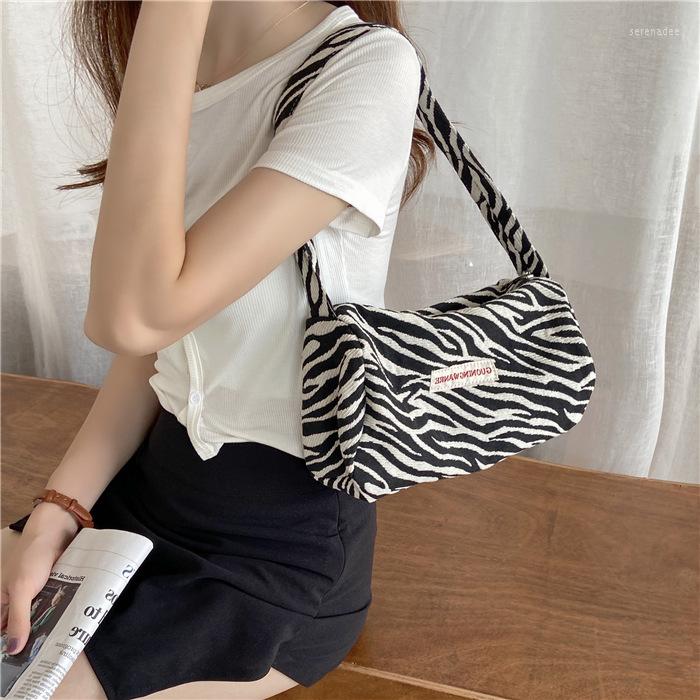 Evening Bags Casual Fashion Trend Portable Canvas Bag Shoulder Retro Armpit Niche Design Zebra Pattern, Square
Evening Bags Casual Fashion Trend Portable Canvas Bag Shoulder Retro Armpit Niche Design Zebra Pattern, Square