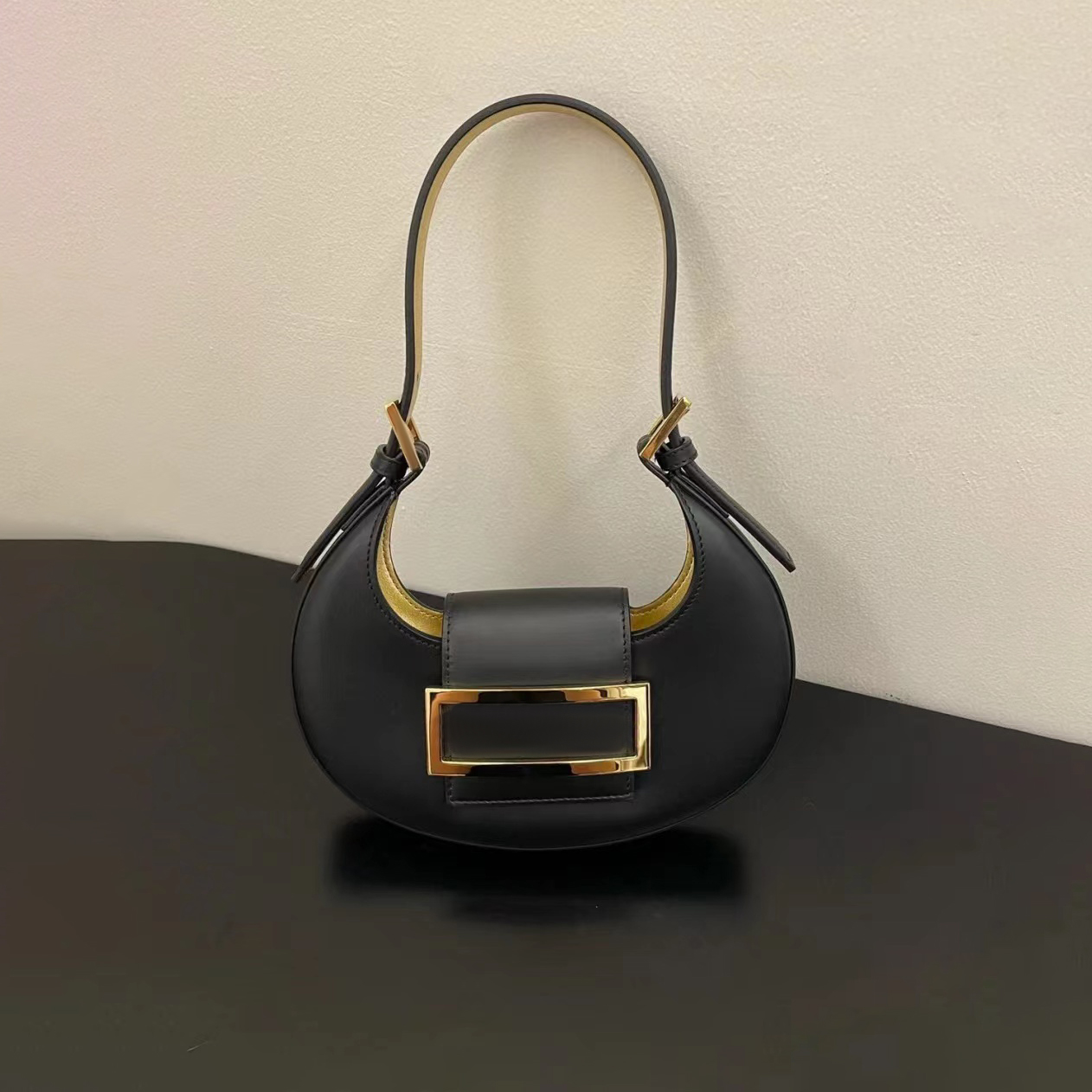Luxurys Designer Women Genuine Leather tote Shoulder Bag mans Cookie Mini half moon Fend clutch classic crossbody Bags strap Hobo handbag Cross Body shopping purses, Pink
Luxurys Designer Women Genuine Leather tote Shoulder Bag mans Cookie Mini half moon Fend clutch classic crossbody Bags strap Hobo handbag Cross Body shopping purses, Pink