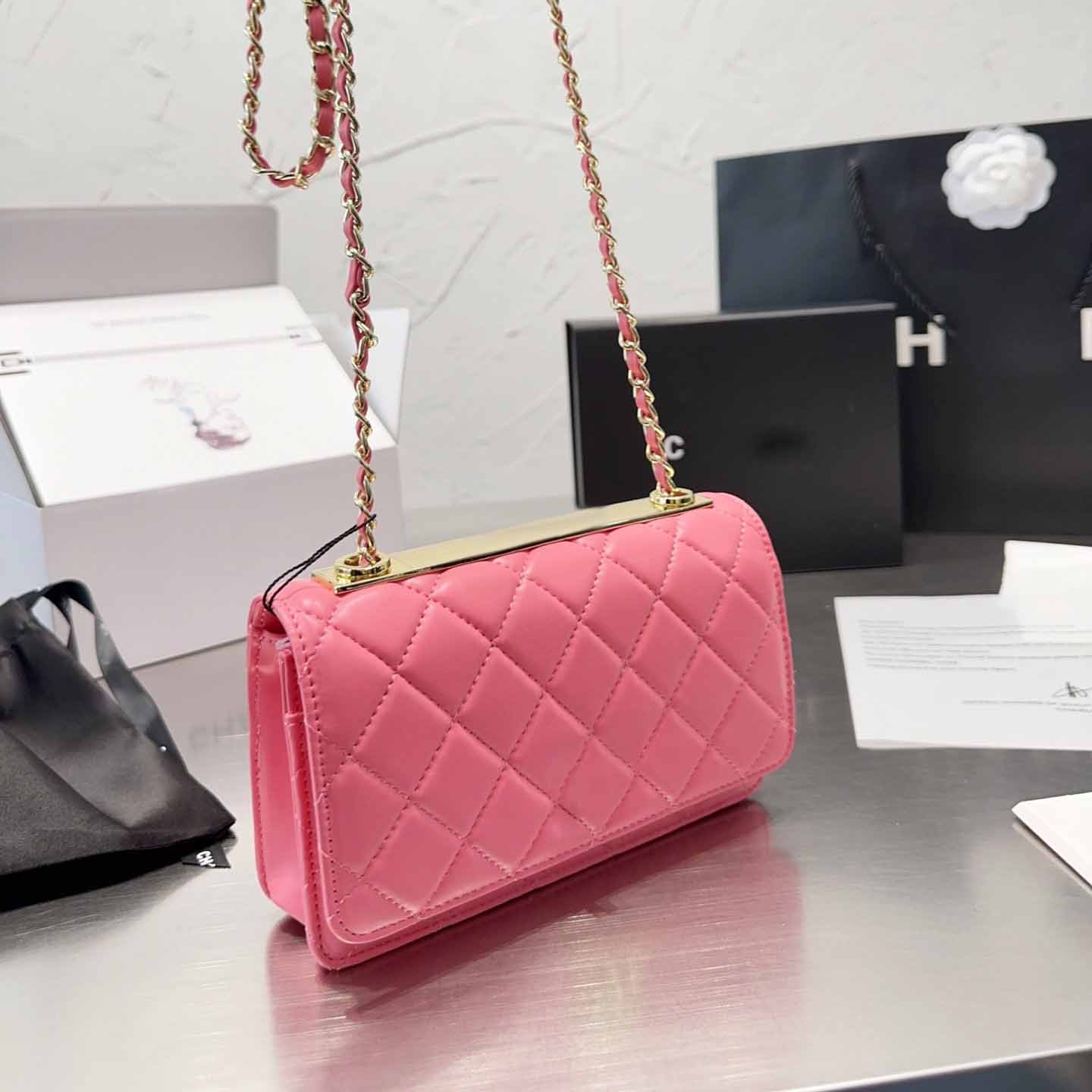 19 Classic Fashion Wealth Bag Womens Mini Crossbody Bag Quilted Diamond Lattice Hardware Metal Chain Luxury Designer Outdoor Portable Luggage Coin Wallet 20x13cm, Box
19 Classic Fashion Wealth Bag Womens Mini Crossbody Bag Quilted Diamond Lattice Hardware Metal Chain Luxury Designer Outdoor Portable Luggage Coin Wallet 20x13cm, Box