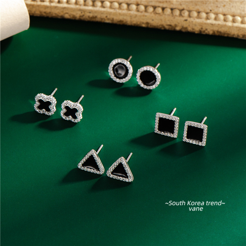 Charm 925 Sterling Silver Fourleaf Clover Geometric Square Round Triangle Earring Vintage Women Wedding Party Earrings Jewelry Gift 230313
Charm 925 Sterling Silver Fourleaf Clover Geometric Square Round Triangle Earring Vintage Women Wedding Party Earrings Jewelry Gift 230313