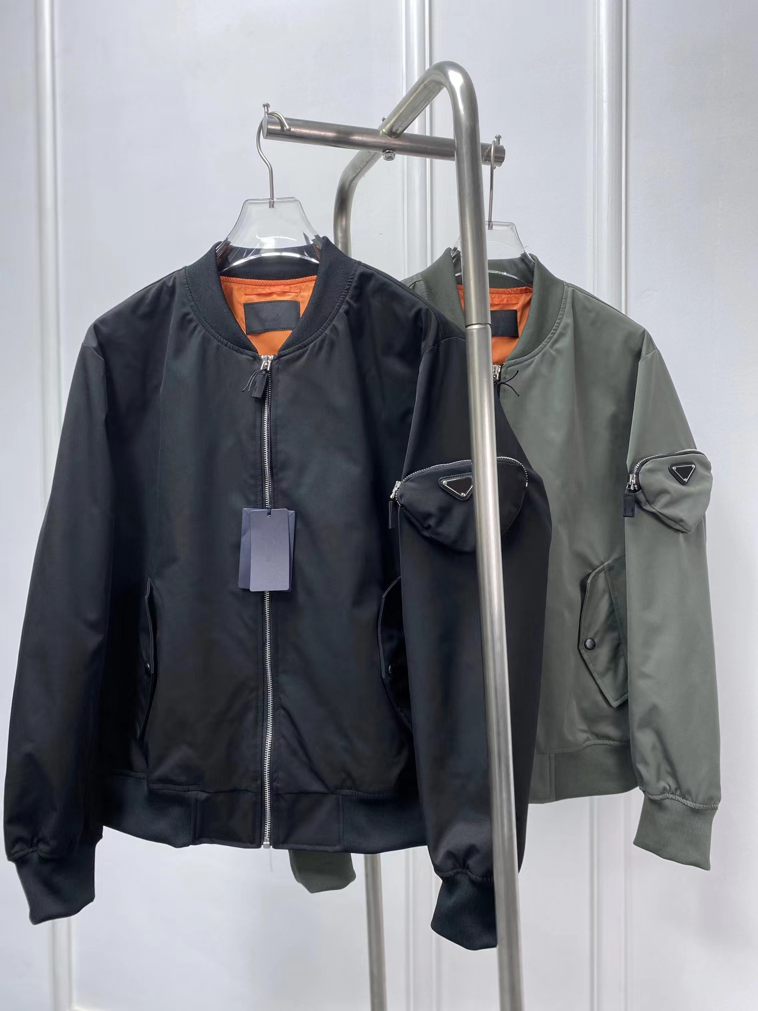 2023 new designer jackets stylish pocket spliced zipper designs luxury designer mens short jackets, Black
2023 new designer jackets stylish pocket spliced zipper designs luxury designer mens short jackets, Black
