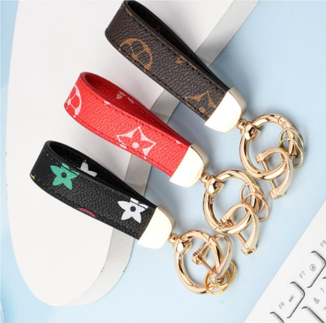 Print Car Keychain Bag Pendant Charm Jewelry Keyring Holder for Men Gift Fashion PU Leather Flower Grid Design Metal Key Chain Accessories
Print Car Keychain Bag Pendant Charm Jewelry Keyring Holder for Men Gift Fashion PU Leather Flower Grid Design Metal Key Chain Accessories