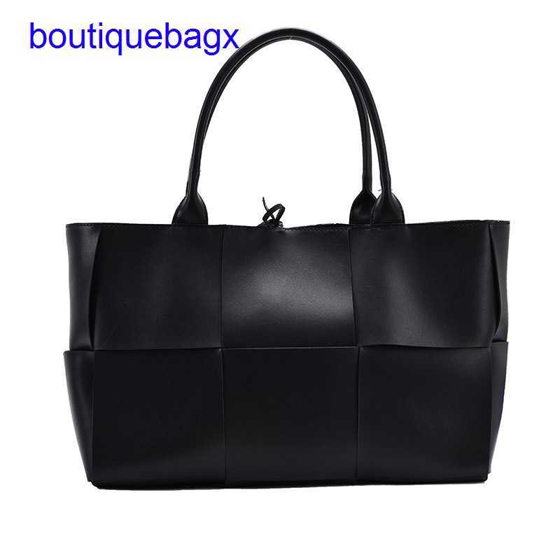Luxury Bottegss Venetss Arco Evening Bags online store New Female 2023 Early Autumn Large Korean Texture Shoulder Capacity Woven T With logo XXU0, Black5
Luxury Bottegss Venetss Arco Evening Bags online store New Female 2023 Early Autumn Large Korean Texture Shoulder Capacity Woven T With logo XXU0, Black5