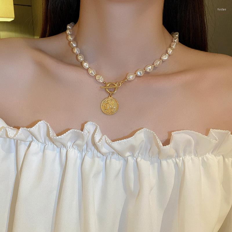 Pendant Necklaces Personality Irregular Pearl Round Card Portrait Necklace Niche Vintage Clavicle Chain Ins Women All-match Accessories
Pendant Necklaces Personality Irregular Pearl Round Card Portrait Necklace Niche Vintage Clavicle Chain Ins Women All-match Accessories