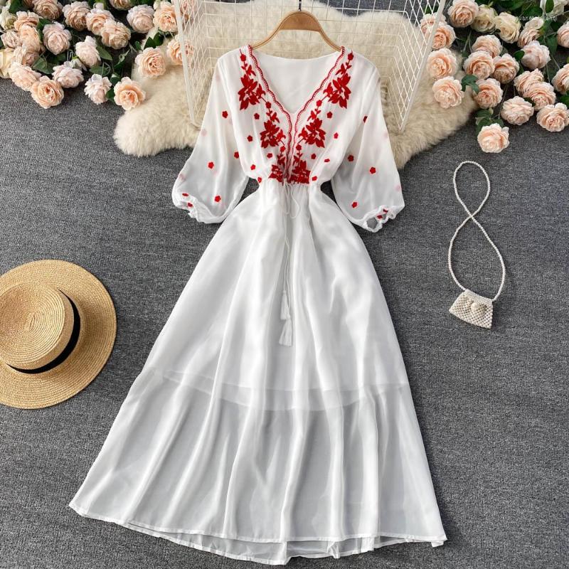 Casual Dresses ZCWXM Beach Dress For Women White/Red Embroidery Maxi Chiffon Elegant A-line Three Quarter V-neck Vestido Sexy Long
Casual Dresses ZCWXM Beach Dress For Women White/Red Embroidery Maxi Chiffon Elegant A-line Three Quarter V-neck Vestido Sexy Long
