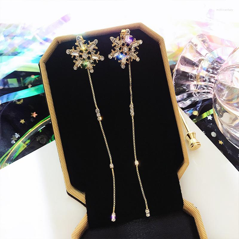 Stud Earrings Full Of Snowflakes Pin Long-style Feminine Korean Temperament With A Thin Face
Stud Earrings Full Of Snowflakes Pin Long-style Feminine Korean Temperament With A Thin Face