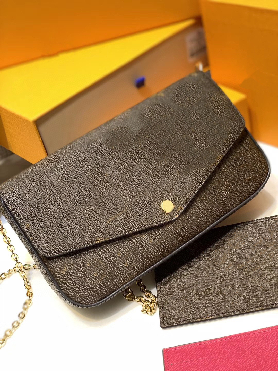 Fashion classic three-in-one messenger bag women bag designer shoulder bag large capacity luxury hardware lettering messenger bag, Burgundy 
Fashion classic three-in-one messenger bag women bag designer shoulder bag large capacity luxury hardware lettering messenger bag, Burgundy