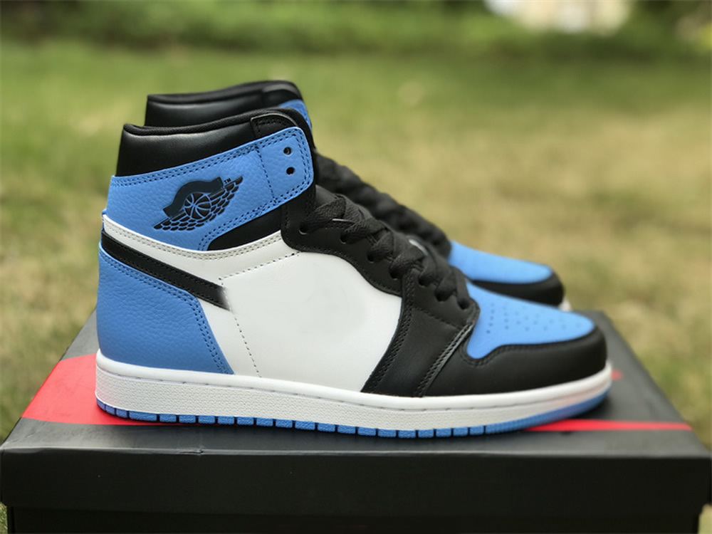 Authentic Jumpman 1 High OG Basketball Shoes 1s University Blue Unc Toe Black White DZ5485-400 Women Men Sports Sneakers With Original Box, #1
Authentic Jumpman 1 High OG Basketball Shoes 1s University Blue Unc Toe Black White DZ5485-400 Women Men Sports Sneakers With Original Box, #1