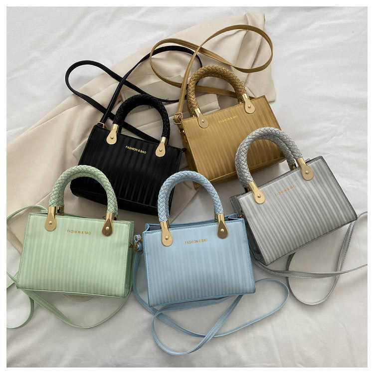 top Popular Retro Solid Color Handbags for Female New Fashion Simple Shoulder Bags Stripe Messenger Square Bags Square Bags 230308, Gold
top Popular Retro Solid Color Handbags for Female New Fashion Simple Shoulder Bags Stripe Messenger Square Bags Square Bags 230308, Gold