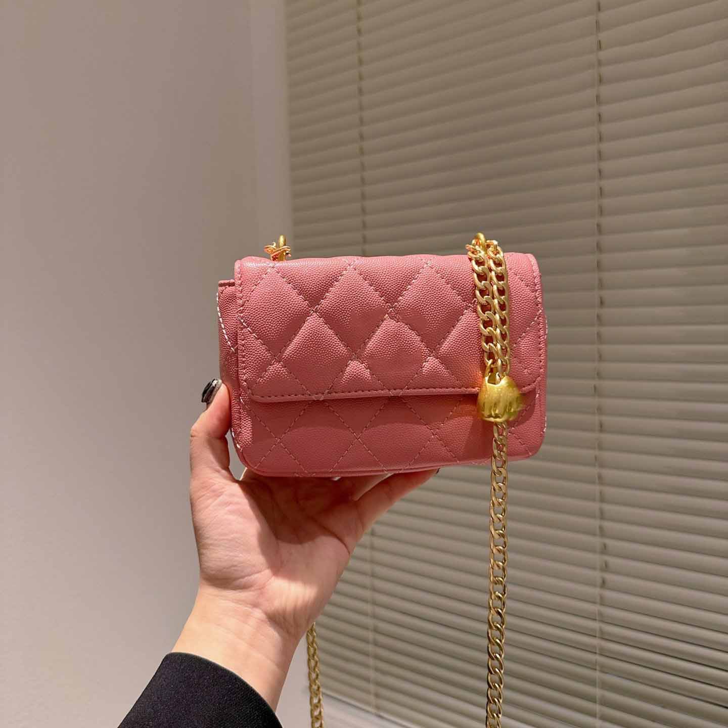 Classic Mini Flip Hand bag Leather Gold Tone Metal Diagonal Shoulder Chain Adjustable Length Quilted Diamond Lattice Luxury Designer Underarm Bag Outdoor Coin Purs, Black b
Classic Mini Flip Hand bag Leather Gold Tone Metal Diagonal Shoulder Chain Adjustable Length Quilted Diamond Lattice Luxury Designer Underarm Bag Outdoor Coin Purs, Black b