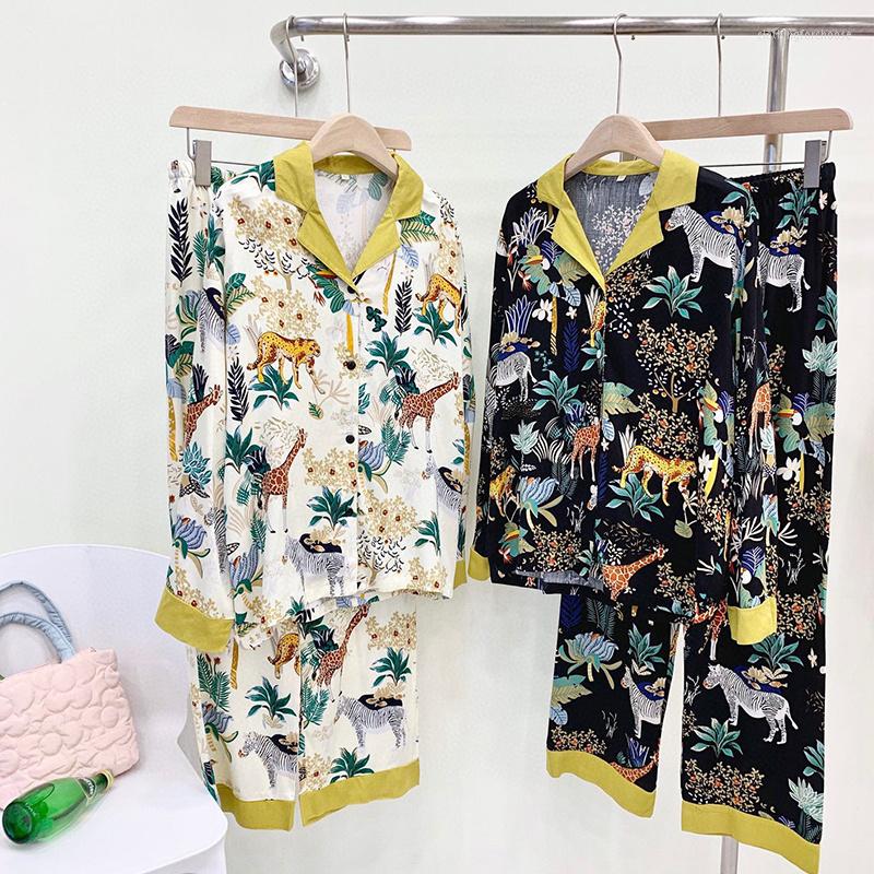 Women' Sleepwear Black Beige Colors Forest Printing Women' Satin Pajamas Set Viscose Two-color Spring Fashion High Quality Woman Silk
Women' Sleepwear Black Beige Colors Forest Printing Women' Satin Pajamas Set Viscose Two-color Spring Fashion High Quality Woman Silk