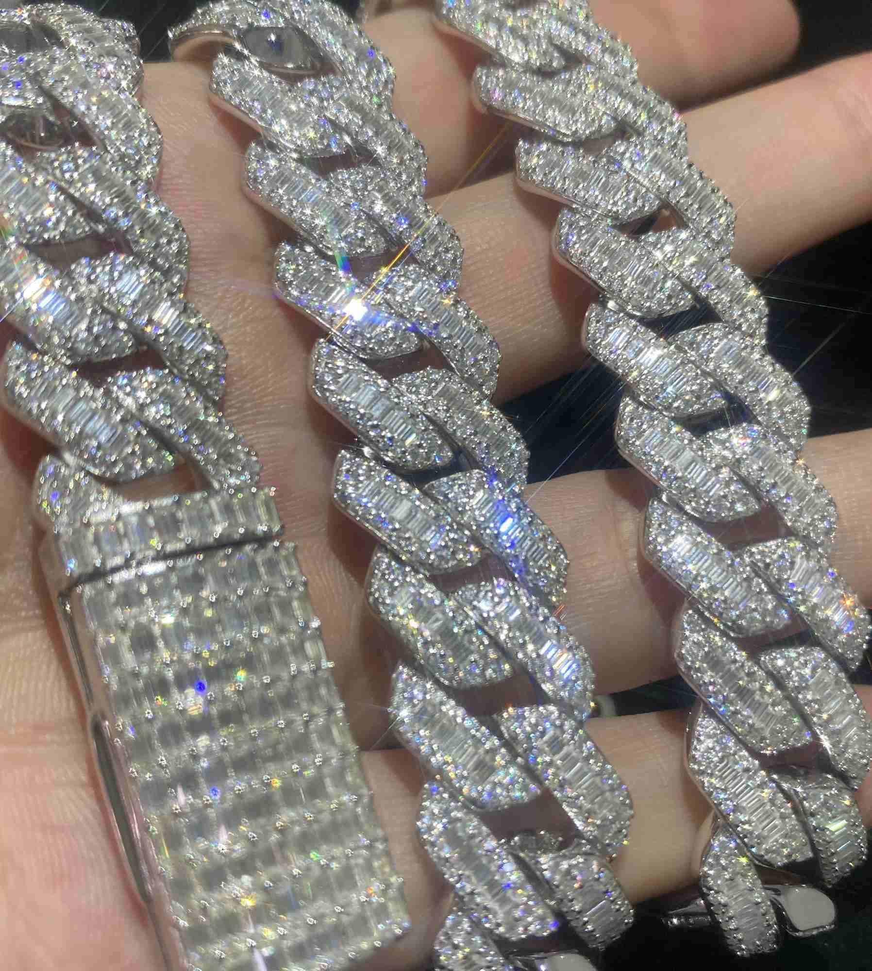 European and American Cross Border Simulation Drill Collar Hip Hop 925 Silver 15mm Square Mosanite Cuban Chain Necklace
European and American Cross Border Simulation Drill Collar Hip Hop 925 Silver 15mm Square Mosanite Cuban Chain Necklace