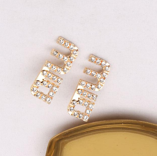Mixed Simple 18K Gold Plated 925 Silver Luxury Brand Designers Double Letters C Stud Geometric Crystal Rhinestone Pearl Earring Wedding Party Jewerlry
Mixed Simple 18K Gold Plated 925 Silver Luxury Brand Designers Double Letters C Stud Geometric Crystal Rhinestone Pearl Earring Wedding Party Jewerlry
