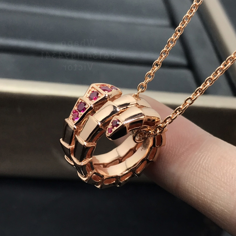 BUIGARI Serpentine Pendant Series designer necklace for woman gemstone T0P quality Gold plated 18K classic style fashion luxury jewelry anniversary gift 025
BUIGARI Serpentine Pendant Series designer necklace for woman gemstone T0P quality Gold plated 18K classic style fashion luxury jewelry anniversary gift 025
