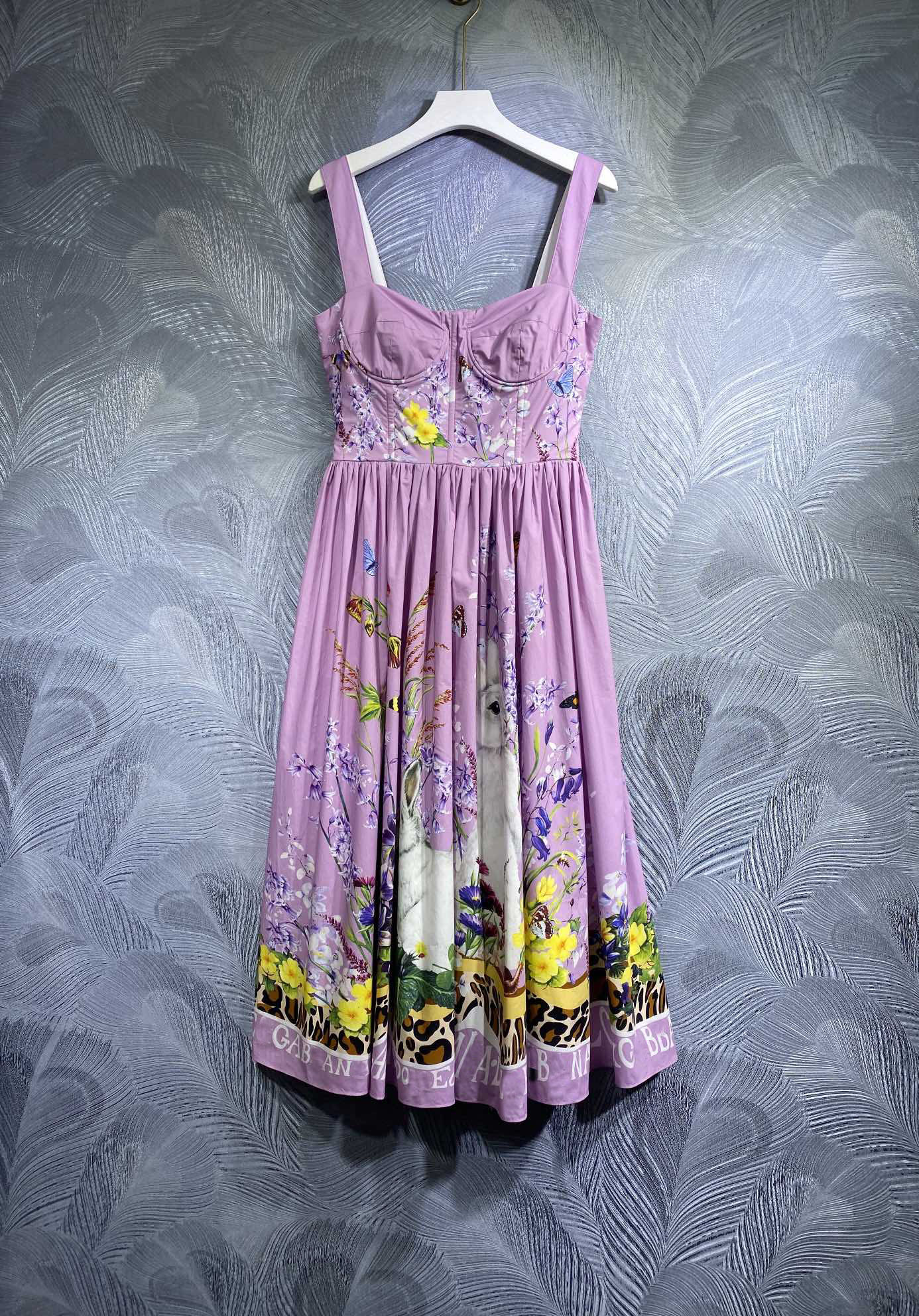 Strap dress European-American style 2023 fashionable new back rubber band A type animal positioning flower sling slim waist dress, Purple
Strap dress European-American style 2023 fashionable new back rubber band A type animal positioning flower sling slim waist dress, Purple