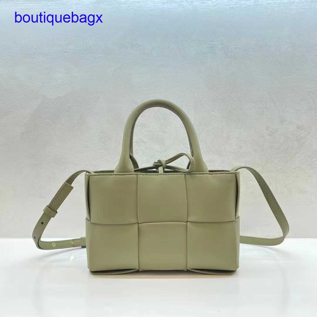 Luxury Bottegss Venetss Arco Evening Bags online store leather Spring 2023 new arco tote bag mini woven portable basket single sho With logo YRK6, Oat color
Luxury Bottegss Venetss Arco Evening Bags online store leather Spring 2023 new arco tote bag mini woven portable basket single sho With logo YRK6, Oat color