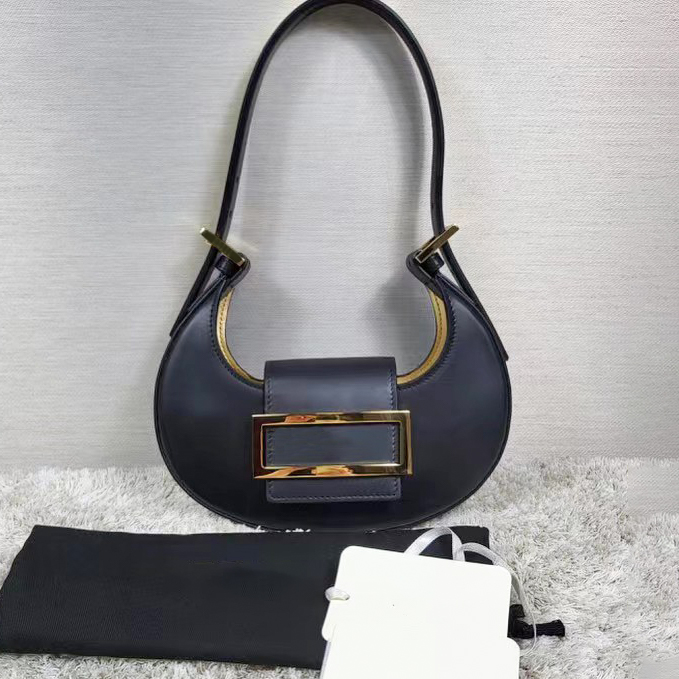 Designers fashion woman totes Evening handbag pochette Womens mens Luxurys half moon Underarm bags with Adjustable strap crossBody clutch Shoulder bag, Mon0gram white
Designers fashion woman totes Evening handbag pochette Womens mens Luxurys half moon Underarm bags with Adjustable strap crossBody clutch Shoulder bag, Mon0gram white