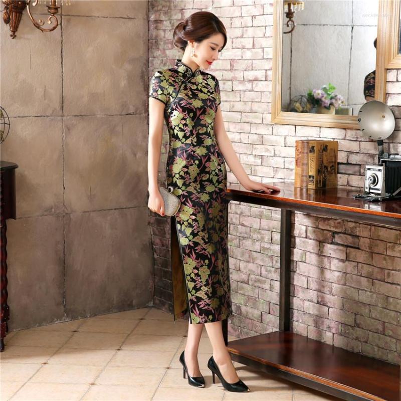 Ethnic Clothing Chinese Tradition Mandarin Collar Satin Cheongsam Dress Oversize Sexy Slim Split Qipao Retro Elegant Embroidery Flower
Ethnic Clothing Chinese Tradition Mandarin Collar Satin Cheongsam Dress Oversize Sexy Slim Split Qipao Retro Elegant Embroidery Flower