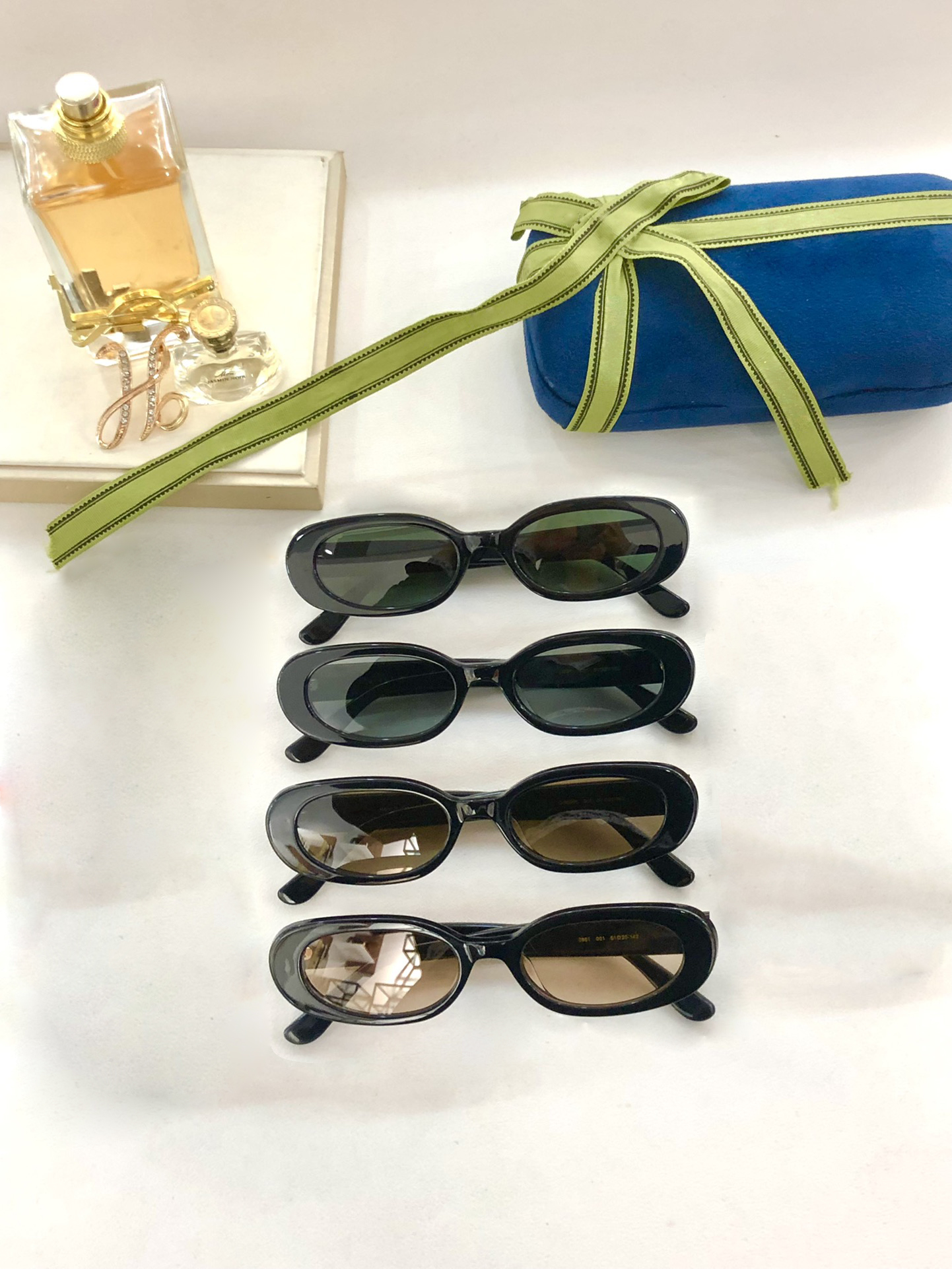 Men Sunglasses For Women Latest Selling Fashion Sun Glasses Mens Sunglass Gafas De Sol Glass UV400 Lens With Random Matching Box 0961
Men Sunglasses For Women Latest Selling Fashion Sun Glasses Mens Sunglass Gafas De Sol Glass UV400 Lens With Random Matching Box 0961
