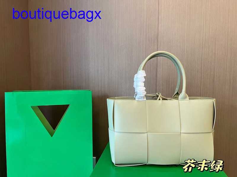 Original edition Luxury Bottegss Venetss Arco Evening Bags online store Tote Single-shoulder Bag DIVANI Women's handbag Woven Larg With logo JFNJ, Yellow10
Original edition Luxury Bottegss Venetss Arco Evening Bags online store Tote Single-shoulder Bag DIVANI Women's handbag Woven Larg With logo JFNJ, Yellow10