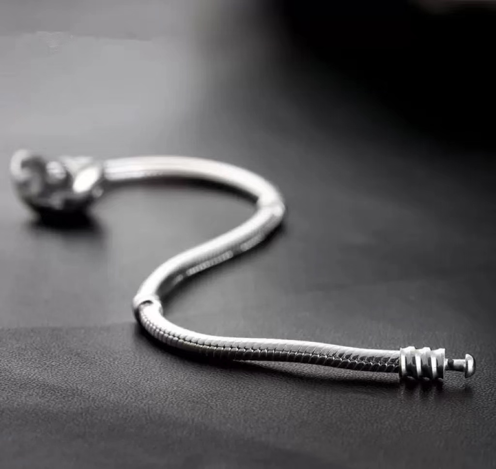 Bracelets Snake Chain Bangle Heart Silver Plated Bracelet Women Children Birthday Gift with box
Bracelets Snake Chain Bangle Heart Silver Plated Bracelet Women Children Birthday Gift with box