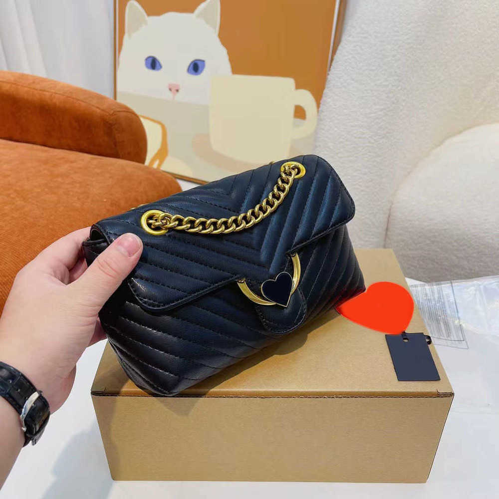 piko purses for women crossbody bag Shoulder bags handbags Luxury Womens's Classic handbags chain zipper V suture messenger purse 221017, Red--21x12cm--style 1
piko purses for women crossbody bag Shoulder bags handbags Luxury Womens's Classic handbags chain zipper V suture messenger purse 221017, Red--21x12cm--style 1