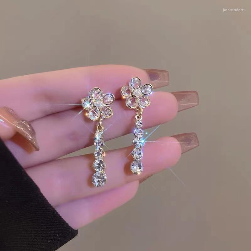 Dangle Earrings Fashion Trend Unique Design Elegant Exquisite Zircon Flower Long Ladies Senior Jewelry Birthday Party Gift Wholesale
Dangle Earrings Fashion Trend Unique Design Elegant Exquisite Zircon Flower Long Ladies Senior Jewelry Birthday Party Gift Wholesale
