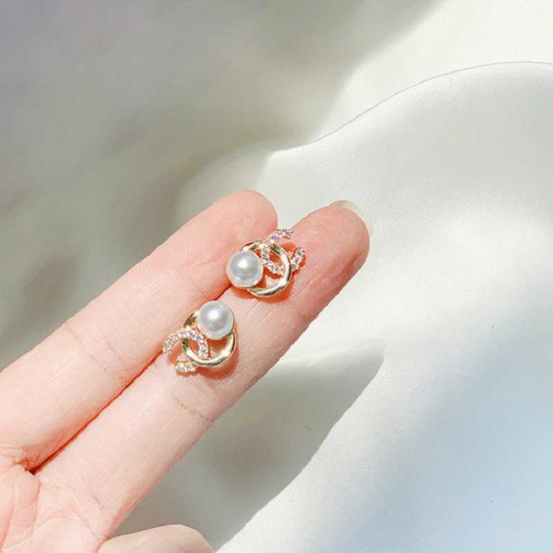 Dangle Chandelier Needle Stud Earrings Korea Dongdaemun Small Fragrance Joker Earrings Online Celebrity With Ear Jewelry Women G230313
Dangle Chandelier Needle Stud Earrings Korea Dongdaemun Small Fragrance Joker Earrings Online Celebrity With Ear Jewelry Women G230313