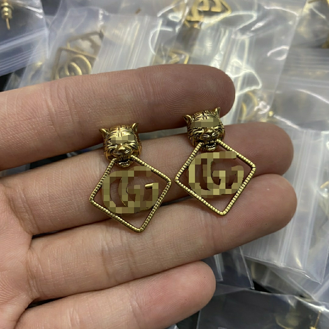 High Classic 18K Gold Plated Stud Designer Double g Earring Luxury Geometric Crystal Heart-shaped Couple Earrings for Woman Wedding Birthday Party Gifts GE-054
High Classic 18K Gold Plated Stud Designer Double g Earring Luxury Geometric Crystal Heart-shaped Couple Earrings for Woman Wedding Birthday Party Gifts GE-054