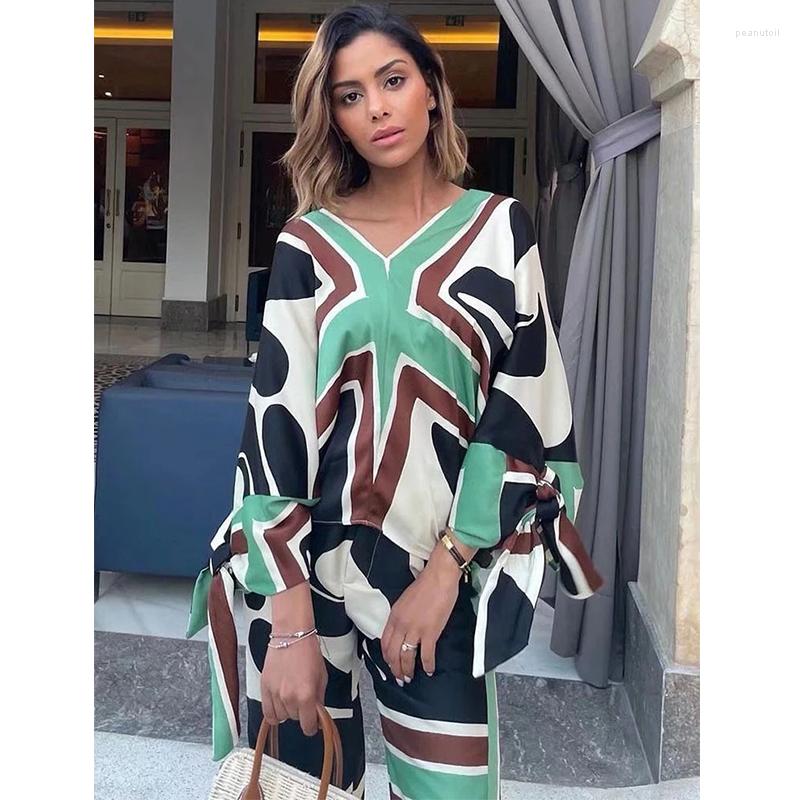 Women's Sleepwear Batwing Sleeve Women's Loose Pajama Set Spring Autumn Ladies Fashion V Neck Print Lace Up Suit For Female, Top and pant
Women's Sleepwear Batwing Sleeve Women's Loose Pajama Set Spring Autumn Ladies Fashion V Neck Print Lace Up Suit For Female, Top and pant