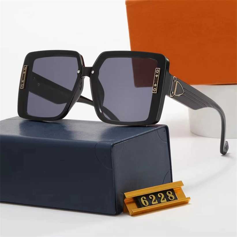 Sunglasses 2023 new Overseas family online popular men's and women's sunglasses travel box glasses P6228
Sunglasses 2023 new Overseas family online popular men's and women's sunglasses travel box glasses P6228