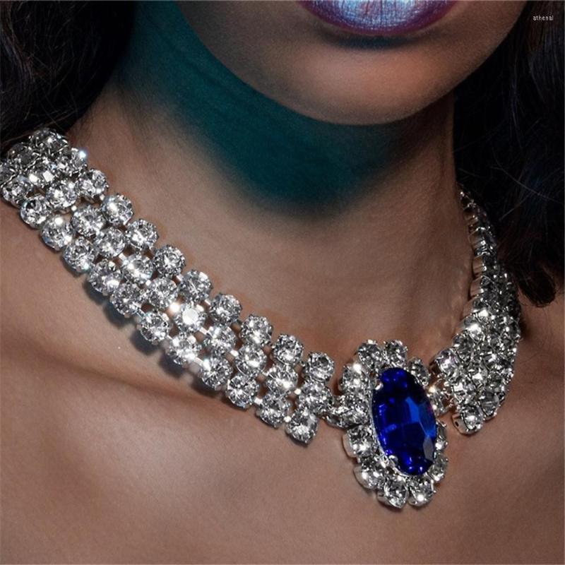 Chains Exquisite Shining Blue Big Gem Necklace Bridal Wedding Dinner Ultra Flash Rhinestone Lock Chain Con Jewelry Accessories
Chains Exquisite Shining Blue Big Gem Necklace Bridal Wedding Dinner Ultra Flash Rhinestone Lock Chain Con Jewelry Accessories
