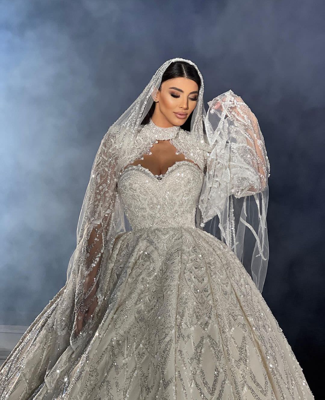 Ball Gown Wedding Dresses Long Sleeves Sweetheart Halter Sequins Appliques Ruffles 3D Lace Pearls Bridal Gowns Formal Dress Plus Size Custom Made Vest