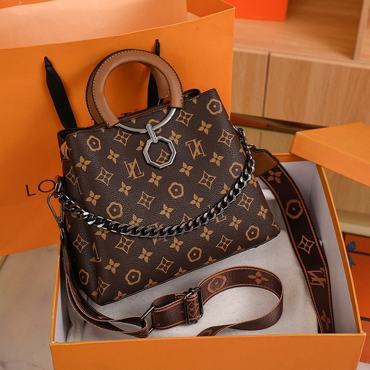 Fashion Women's Bag Presbyopic Crossbody Bags Retro Style Fashionable Small Handbag out Shoulder Bag Factory Direct Sales, 25*20*11cm
Fashion Women's Bag Presbyopic Crossbody Bags Retro Style Fashionable Small Handbag out Shoulder Bag Factory Direct Sales, 25*20*11cm
