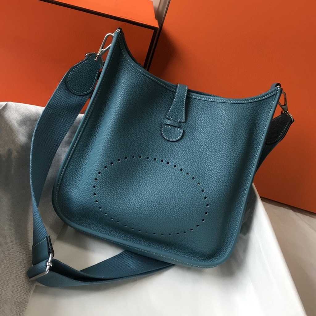 Designer Bag 2023 Leather Genuine Evelynbag Versatile Bags Cowhide Litchi Pattern Tote One Shoulder Crossbody Women's 29cm 0wrh With Logo YEOZ
Designer Bag 2023 Leather Genuine Evelynbag Versatile Bags Cowhide Litchi Pattern Tote One Shoulder Crossbody Women's 29cm 0wrh With Logo YEOZ