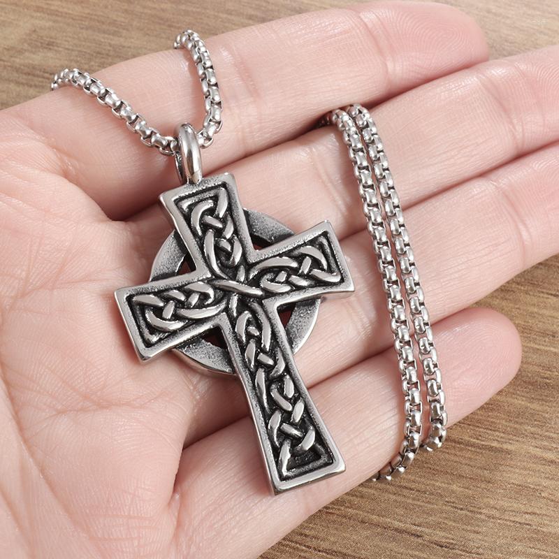 Pendant Necklaces Est Retro Viking Knot Pattern Alloy Cross Necklace Men's Temperament Nordic Amulet Jewelry
Pendant Necklaces Est Retro Viking Knot Pattern Alloy Cross Necklace Men's Temperament Nordic Amulet Jewelry