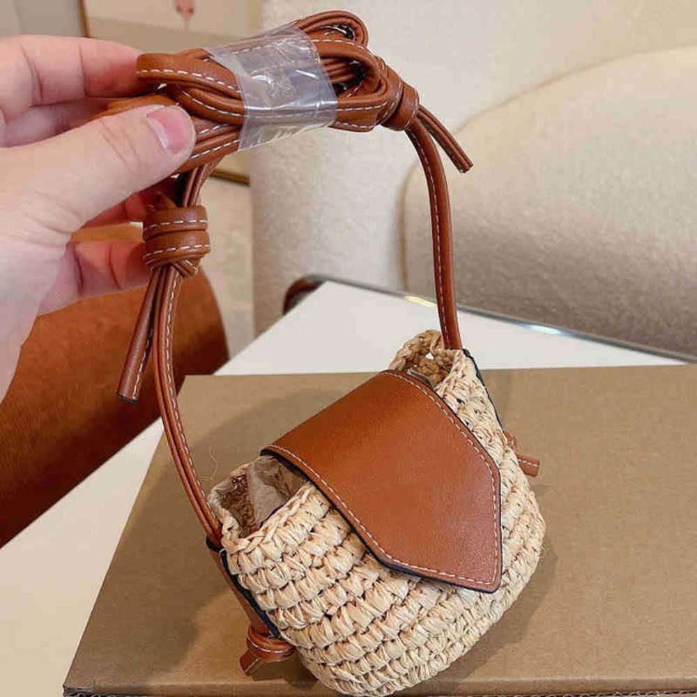 Cross Body Coin Purses Mini Fanny Pack Women Woven Handbag Summer Shoulder Bagss Leather Designer Crossbody Female Purses 220326, Khaki
Cross Body Coin Purses Mini Fanny Pack Women Woven Handbag Summer Shoulder Bagss Leather Designer Crossbody Female Purses 220326, Khaki