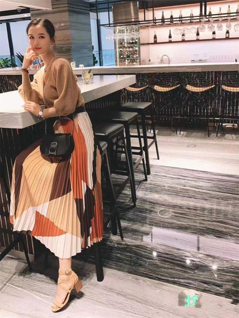 Skirts Women Contrast Color Patchwork Pleated Skirt Early 2023 Spring Summer Ladies All-Match Elastic Waist Mid-Length Elegant Jupe
Skirts Women Contrast Color Patchwork Pleated Skirt Early 2023 Spring Summer Ladies All-Match Elastic Waist Mid-Length Elegant Jupe