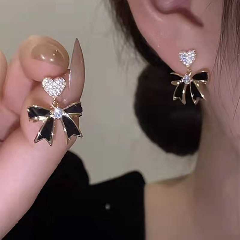 Dangle Chandelier Korean Fashion Temperament Simple Black Bow Love Stud Earring Bow Earrings for Women Accessories for Women Boho Pendientes Mujer G230313
Dangle Chandelier Korean Fashion Temperament Simple Black Bow Love Stud Earring Bow Earrings for Women Accessories for Women Boho Pendientes Mujer G230313