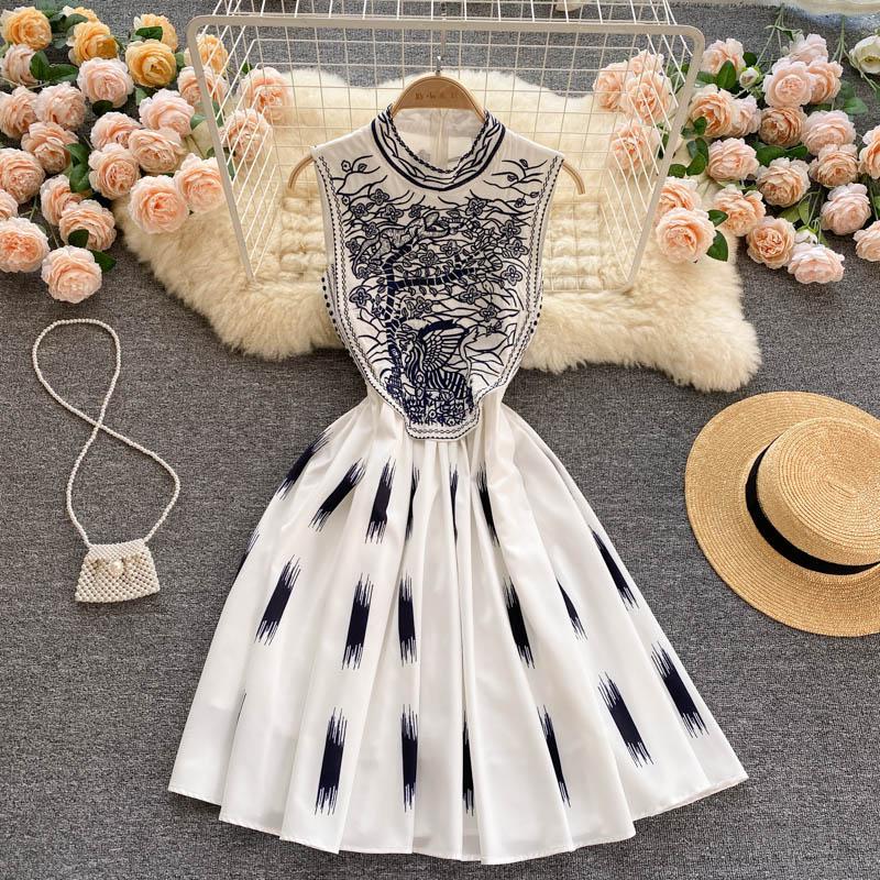 Casual Dresses New Fashion Runway Summer Dress Women' Sleeveless Stand Collar Floral Embroidery Elegant High Waist Zipper Mini Ve Abqn, Same as picture
Casual Dresses New Fashion Runway Summer Dress Women' Sleeveless Stand Collar Floral Embroidery Elegant High Waist Zipper Mini Ve Abqn, Same as picture